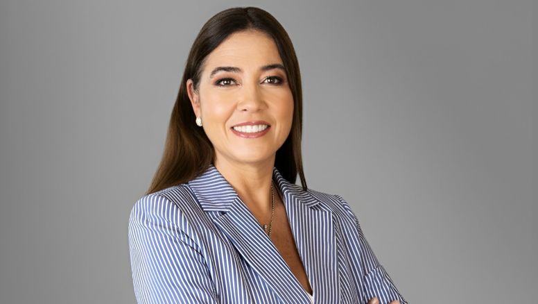 La directora general de PEO, Adriana Reyes, expuso las novedades de la página web de la operadora.