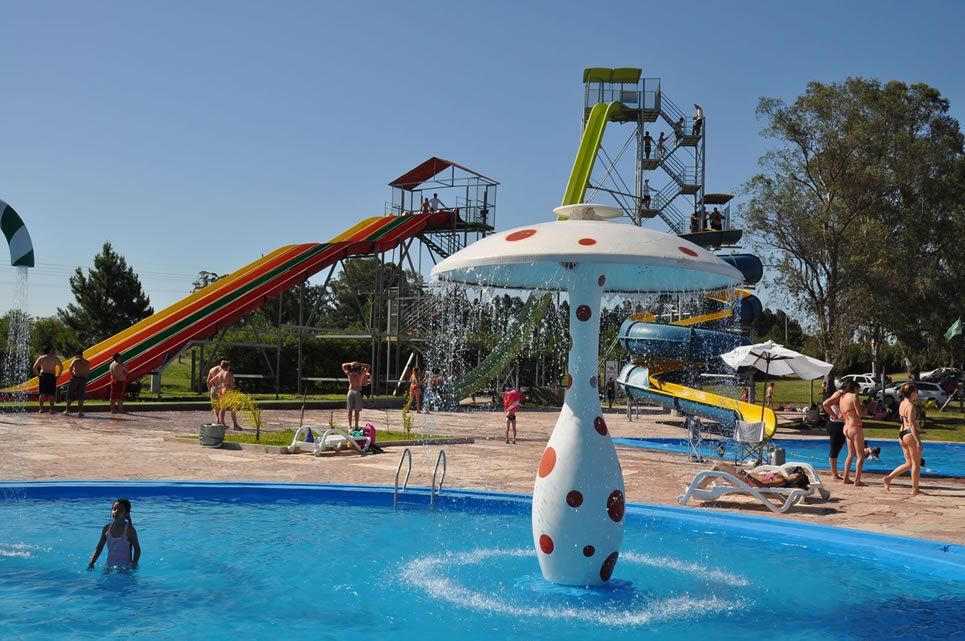 Escapadas a Entre Ríos: las termas de Concepción del Uruguay poseen un parque acuático con toboganes y espacios ideales para refrescarse. 