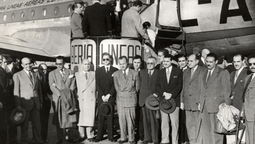 Foto de inauguración del primer vuelo comercial de Iberia entre España y México.