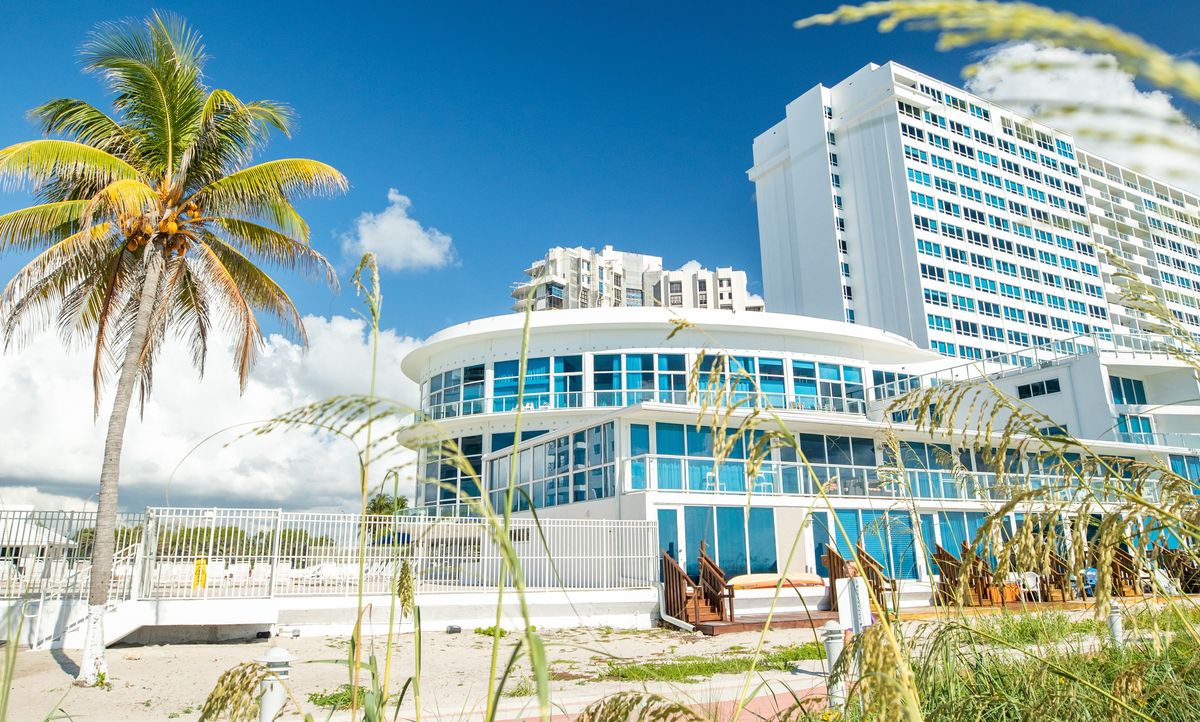 New Point Miami, un sereno y completo refugio junto a la playa.