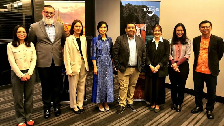 La Embajadora de Tailandia en Chile, &nbsp;Vimolbajra Ruksakiati, junto a representantes de la Autoridad de Turismo.&nbsp;