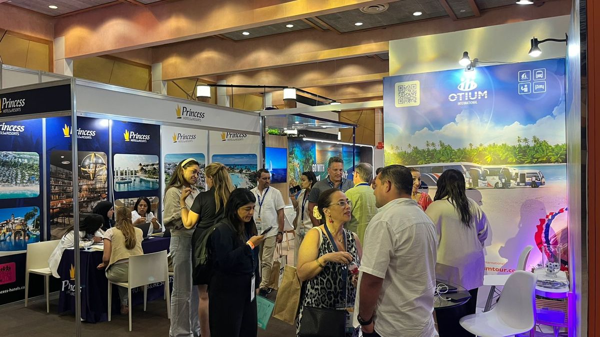 Profesionales en el DATE 2025 que se celebra en Punta Cana, República Dominicana.