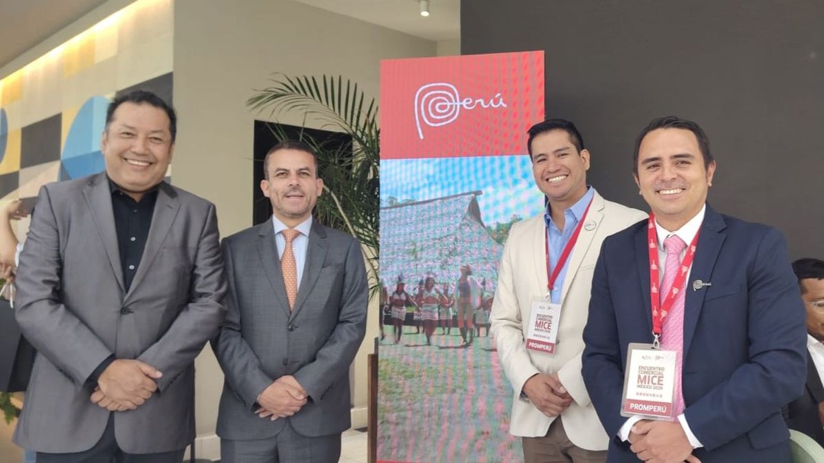 Max Rodríguez, director de PromPerú en México; Farit Docarmo, Cónsul del Perú en México; Ricardo García, ejecutivo de PromPerú; y Renzo Benavente, especialista en Turismo.