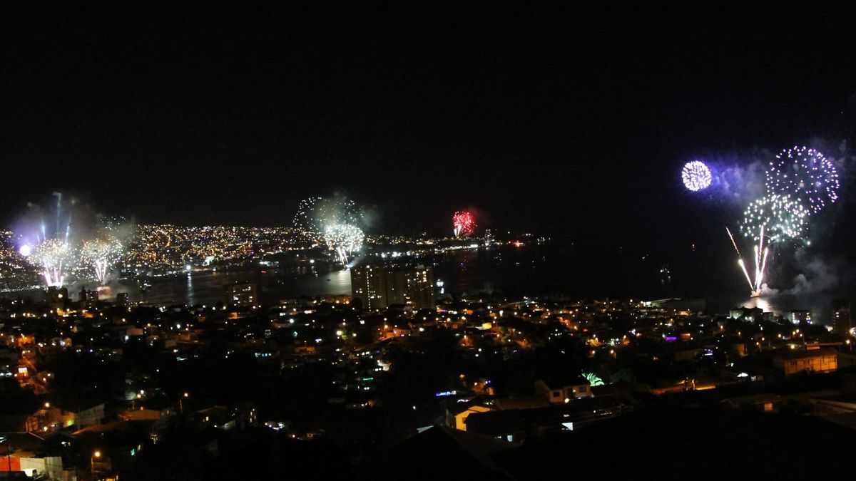 Valparaíso y Viña del Mar celebrarán Año Nuevo con espectáculos de fuegos artificiales sobre el mar de hasta 18 minutos.