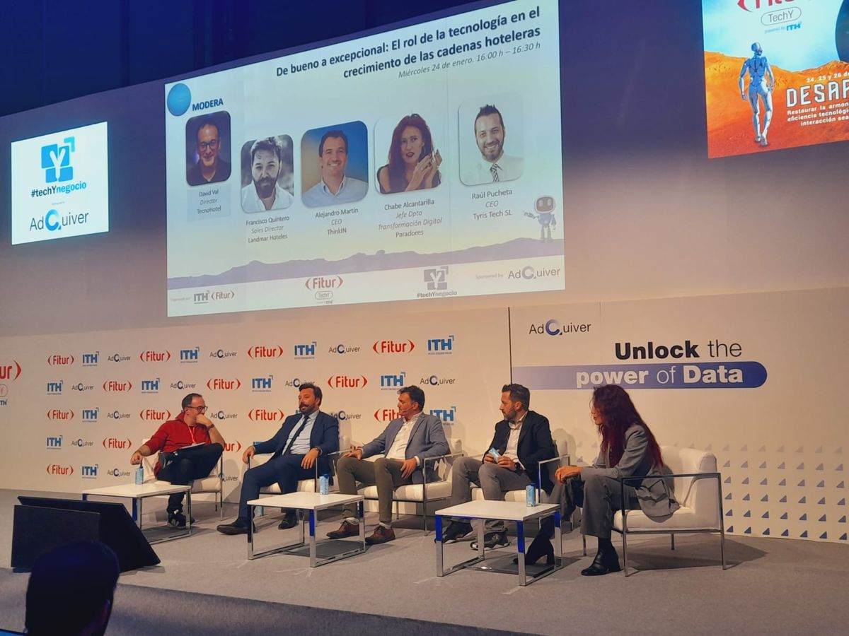 Charla de FiturTechY sobre el rol de la tecnología en el crecimiento de las cadenas hoteleras.
