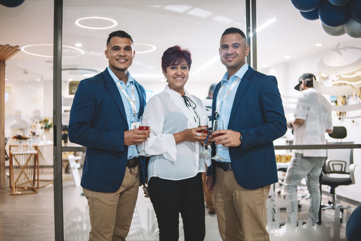 Inauguración de las oficinas de MaxiTravel Tours Wholesaler en Medellín.