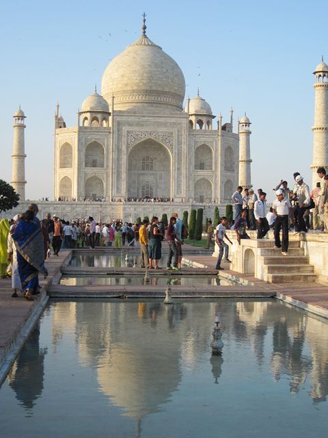 El Taj Mahal es un conjunto edilicio construido por el emperador Shah Jahan en honor a su esposa favorita, Mumtaz Mahal.