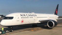 Uno de los Boeing B-787/9 de Air Canada, en la plataforma de Ezeiza.