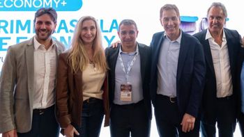 Guillermo Ignacio Devitt, vicejefe de Gabinete; Karina Milei, secretaria general de la Presidencia de la Nación; Fabián Lombardo, presidente de Aerolíneas Argentinas; Diego Santilli, jefe de Gabinete de Ministros; y Daniel Scioli, secretario de Turismo, Ambiente y Deportes de la Nación.