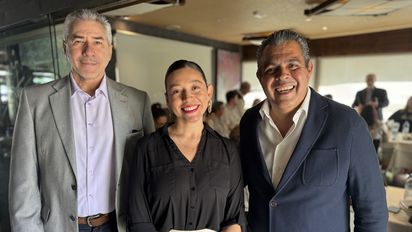 Ricardo Lambertini, Estefanía Grimaldi y Pedro Castelan Reyna durante el evento del destino de México Ixtapa Zihuatanejo.