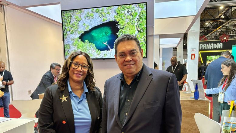 Bridgette King junto a Víctor Manjarres, presidente de TM Latin America (representante de Bahamas para Latam).