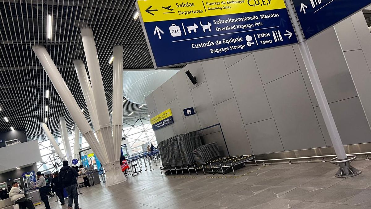 Falso aviso de bomba movilizó operativo de seguridad de la DGAC en el Aeropuerto de Santiago.