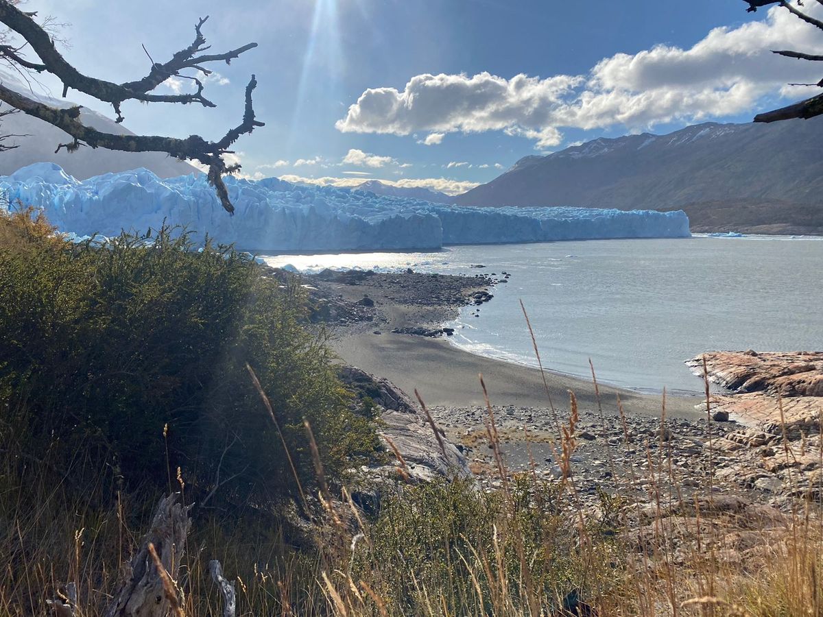 El Glaciar Perito Moreno es un escenario natural que vale la pena visitar al menos una vez en la vida.