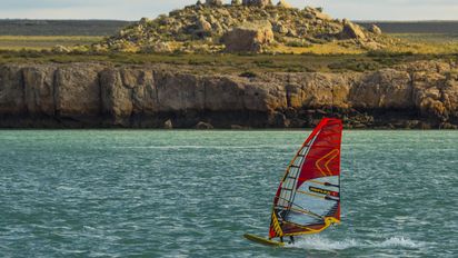 La Piedra Toba se ha convertido en un símbolo de Puerto Deseado.