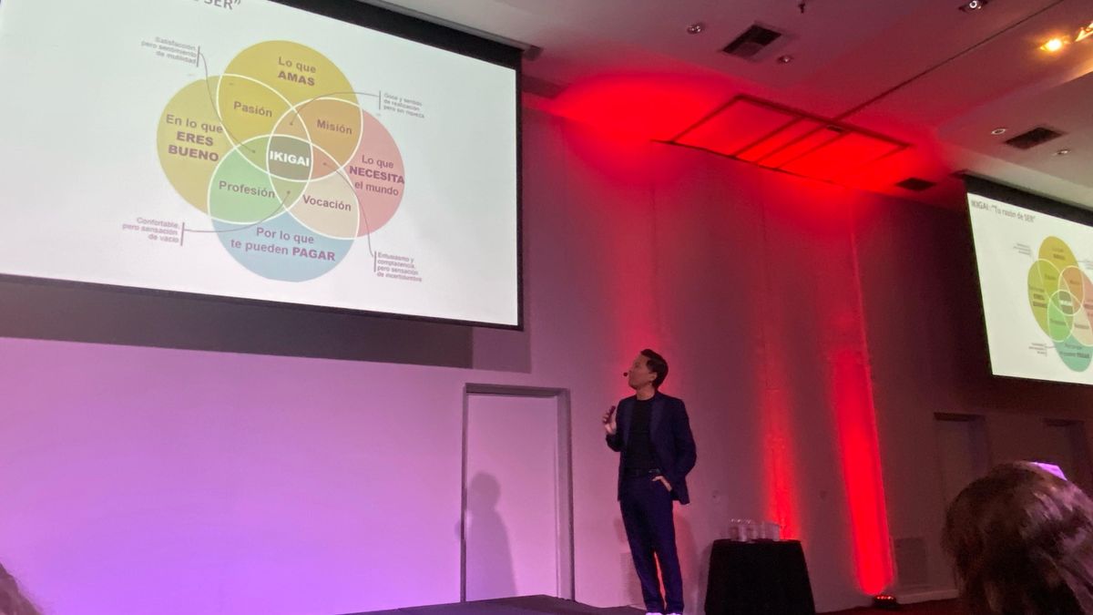 Fer Niizawa es un destacado Coach Organizacional y TEDx Speaker, entre otras ocupaciones.