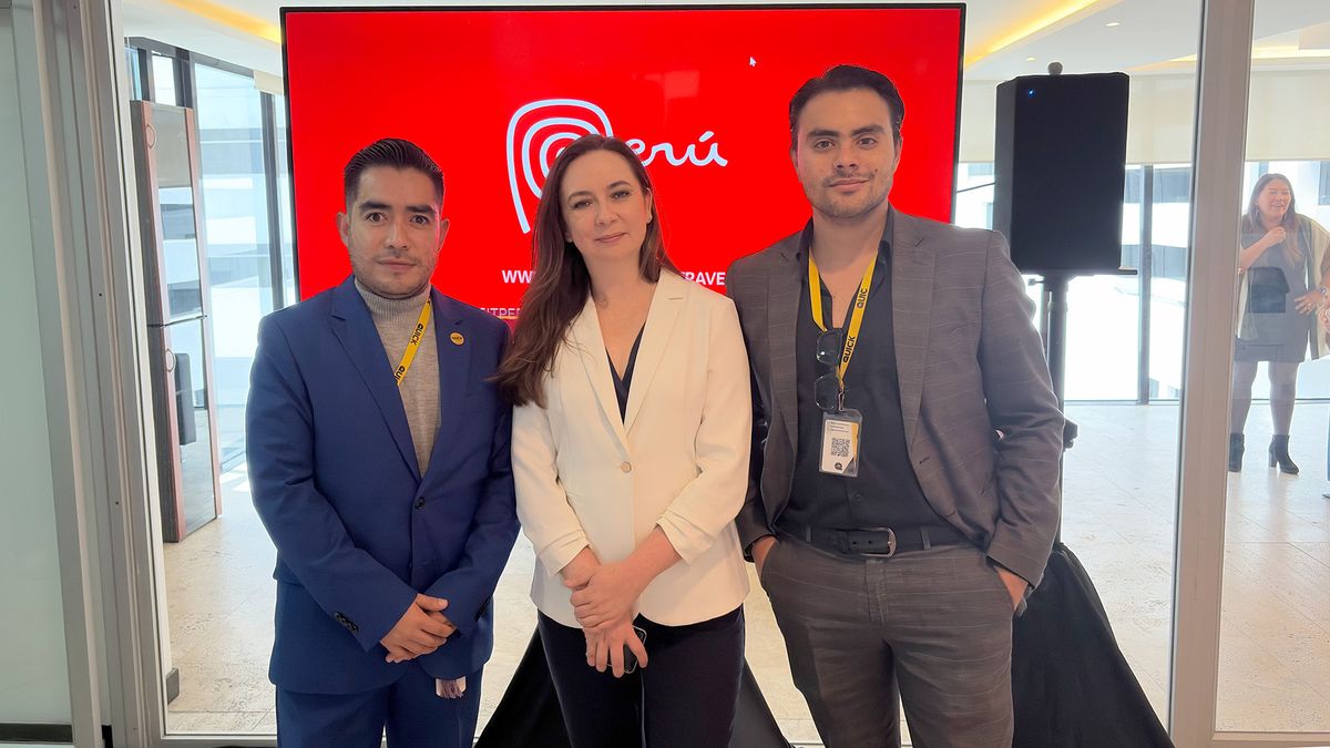 Representantes de la mayorista Quick Travel Services, con Fanny Thivierge de PromPer&uacute; Ecuador, en evento sobre turismo MICE.