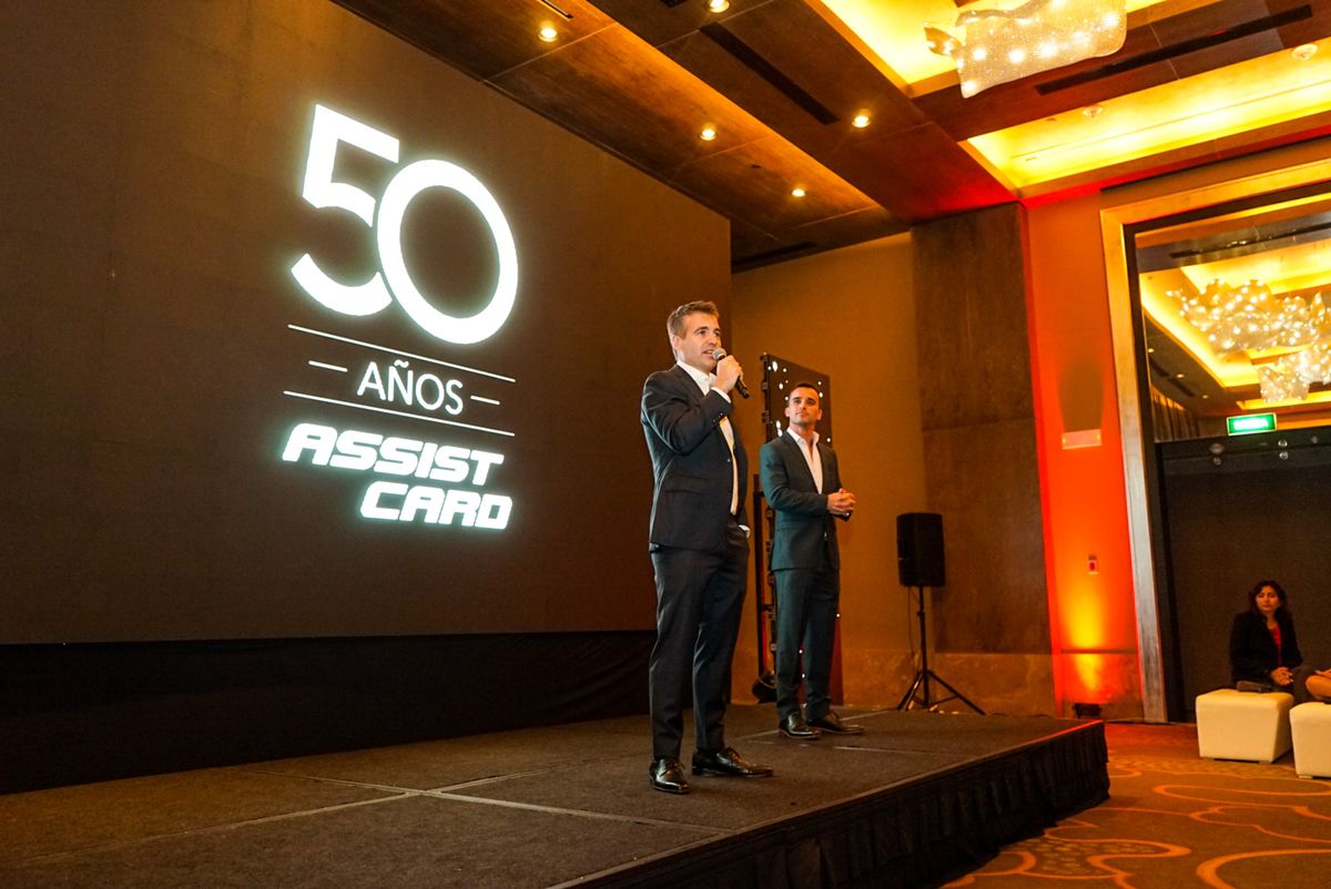 Carlos Stefani, CEO de Assist Card, dando palabras de bienvenida a los invitados.