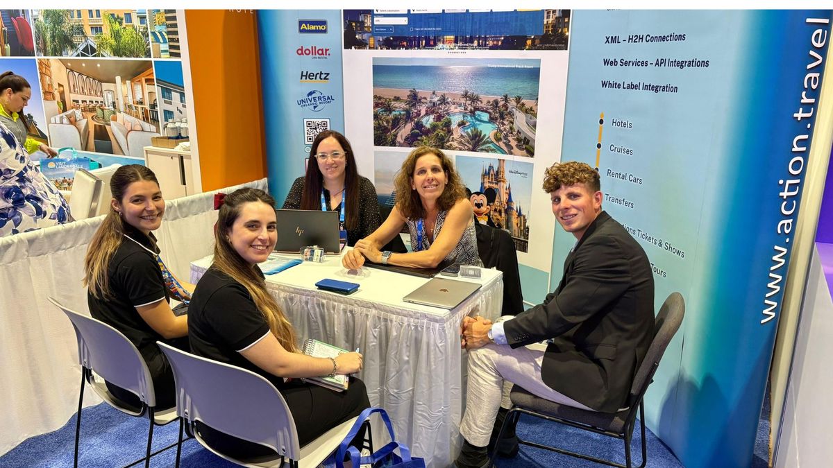El equipo de Action Travel durante el segundo día de IPW.