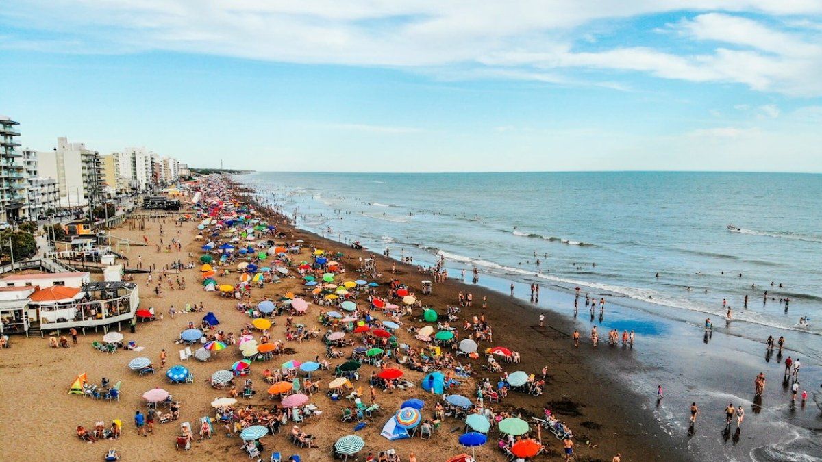 Monte Hermoso es un alucinante destino de playa para pasar las vacaciones de verano 2025 en provincia de Buenos Aires.