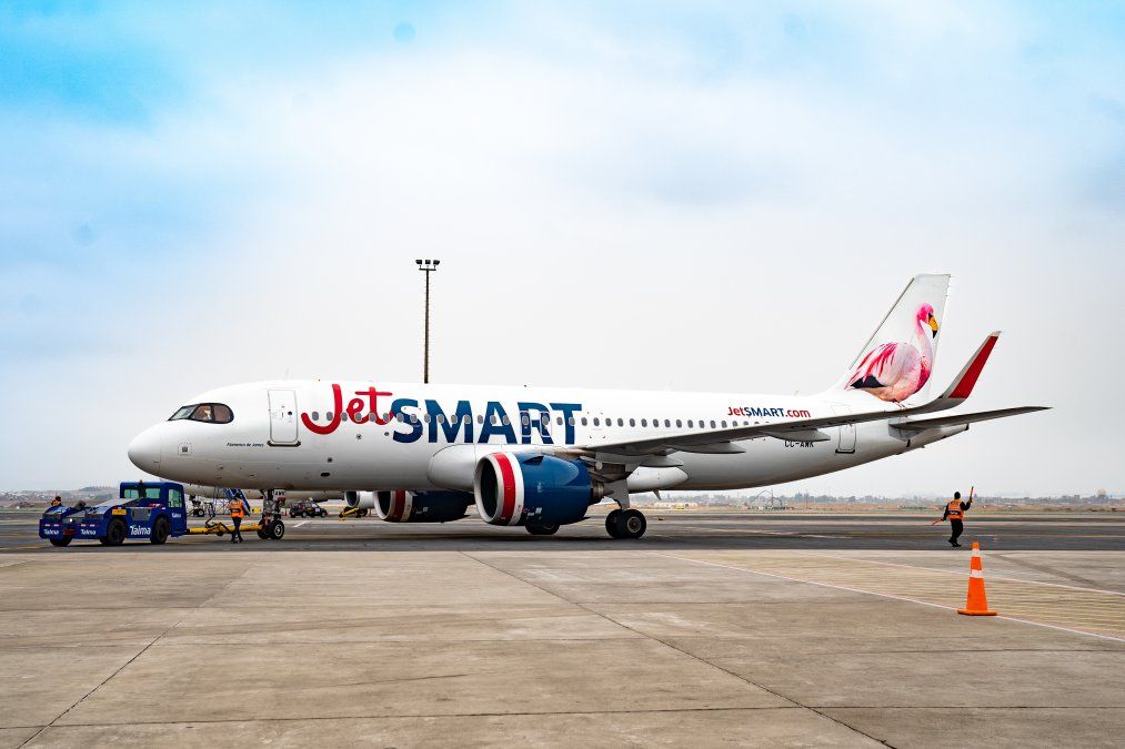 La aerolínea JetSMART informó que este modelo posee un menor consumo de combustible, lo que ayuda a reducir las emisiones de CO2. - Ladevi Medios y Soluciones La aerolínea JetSMART informó que este modelo posee un menor consumo de combustible, lo que ayuda a reducir las emisiones de CO2.