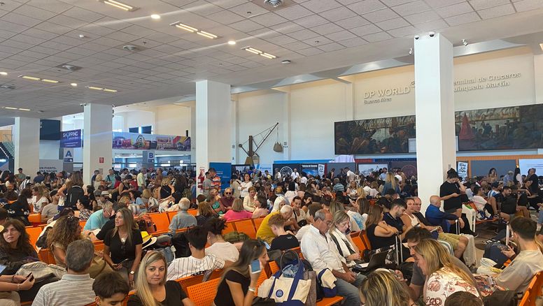 Caos en la Terminal de Cruceros Quinquela Martin.