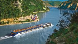 AmaWaterways presenta su nuevo crucero por el río Danubio a bordo del AmaMora para la temporada primavera-verano 2024.