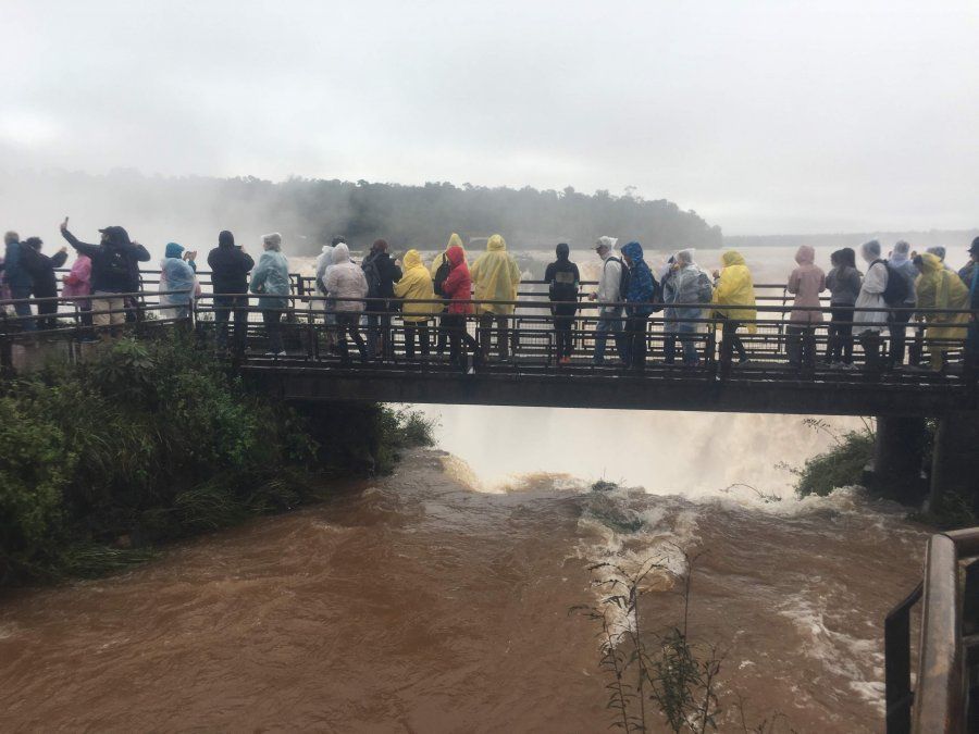 ¿Cuánto tiempo lleva recorrer el Parque Nacional Iguazú?