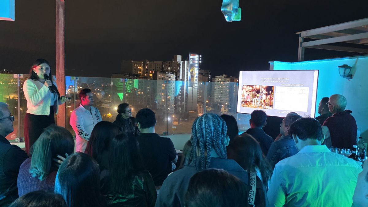 En ambiente distendido y en camaradería se llevó a cabo el coctel ofrecido por Vidatur. En ambiente distendido y en camaradería se llevó a cabo el coctel ofrecido por Vidatur.