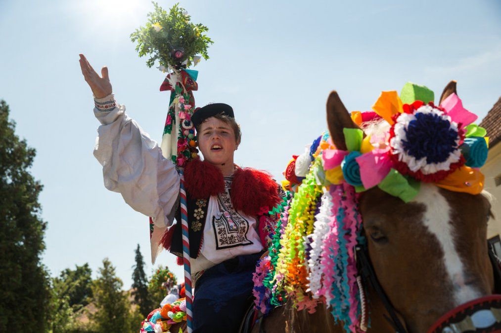 Las prácticas y las funciones de la Cabalgata de los Reyes se transmiten de generación en generación.