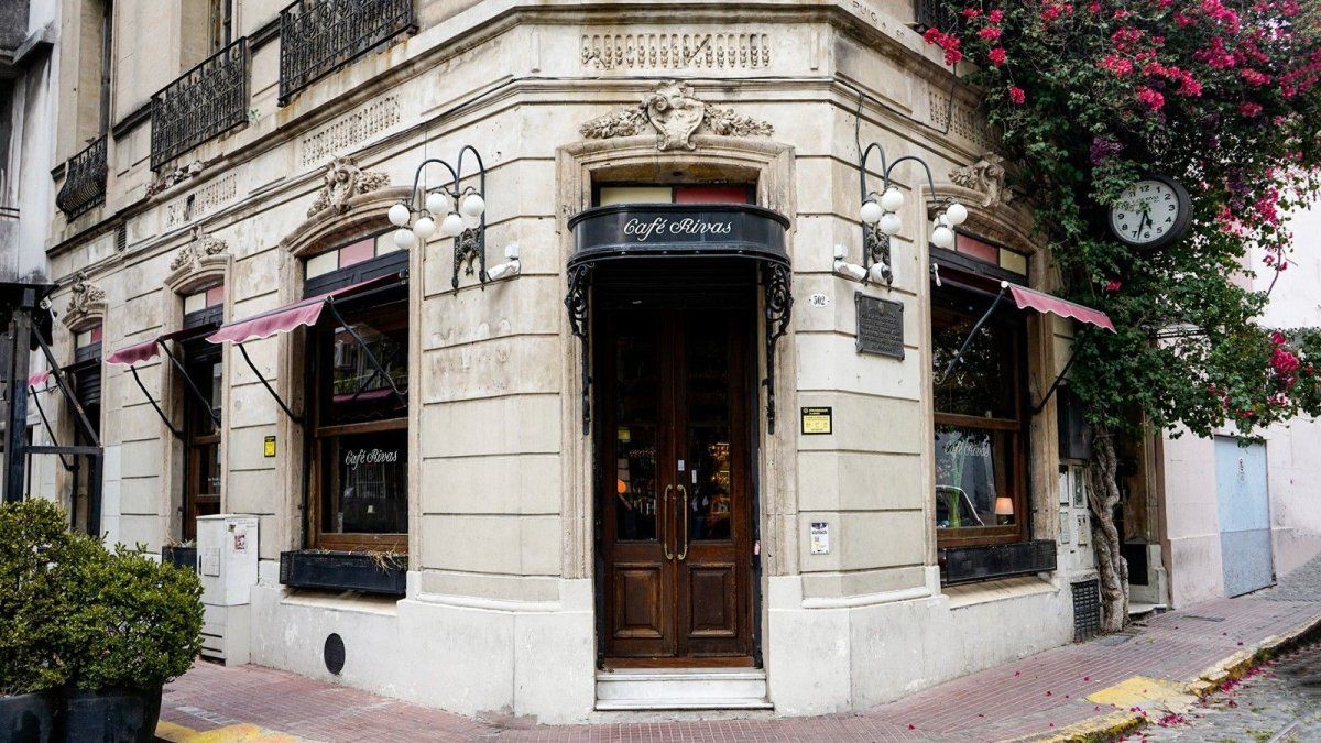Nuevos Bares Notables de Buenos Aires: Café Rivas se encuentra en una de las esquinas más representativas de San Telmo.
