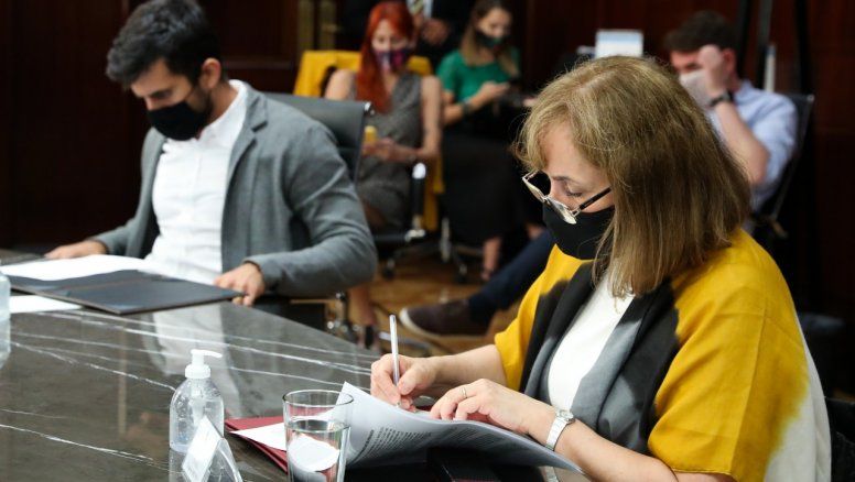 Graciela Fresno, presidenta de Fehgra,&nbsp;firmó un acuerdo con las empresas de delivery&nbsp;Rappi&nbsp;y&nbsp;PedidosYa.