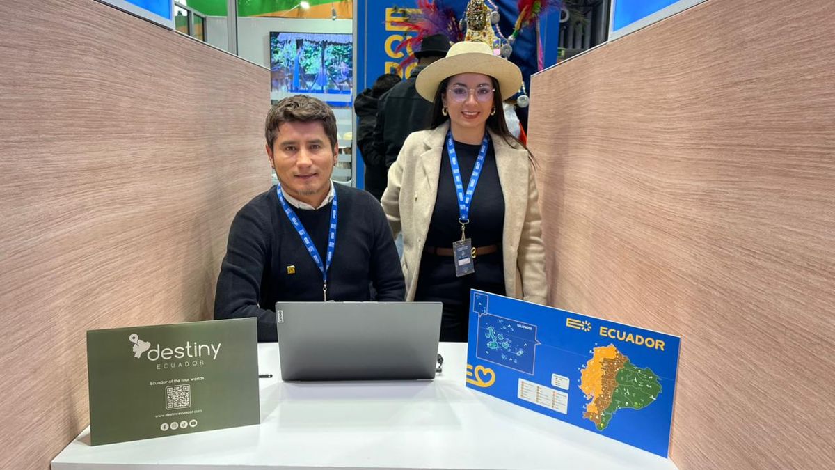 Juan Carlos Rivera y Luvy Villavicencio, de Destiny Ecuador, en Fitur 2026. 