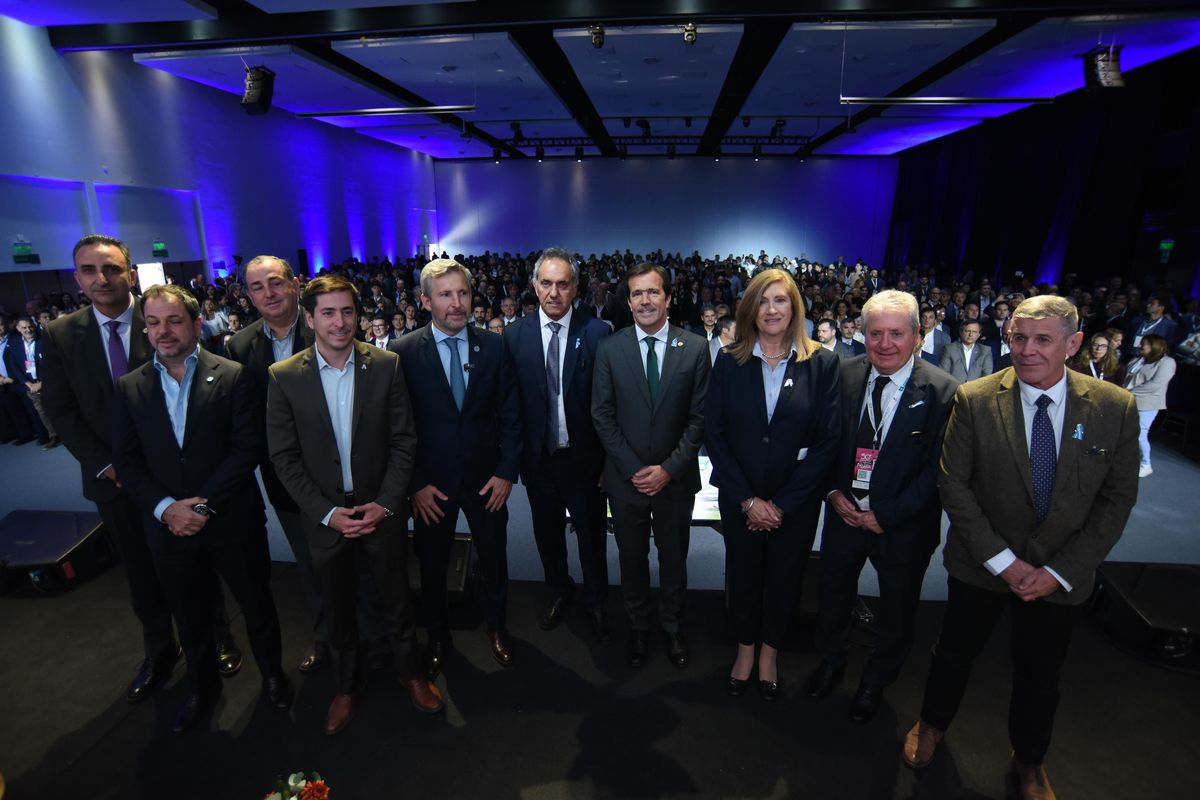 Agentes de viajes, profesionales del turismo, estudiantes, empresarios, dirigentes y autoridades, se dieron cita en Paraná para participar del 50° Congreso de Agentes de Viajes de Faevyt.