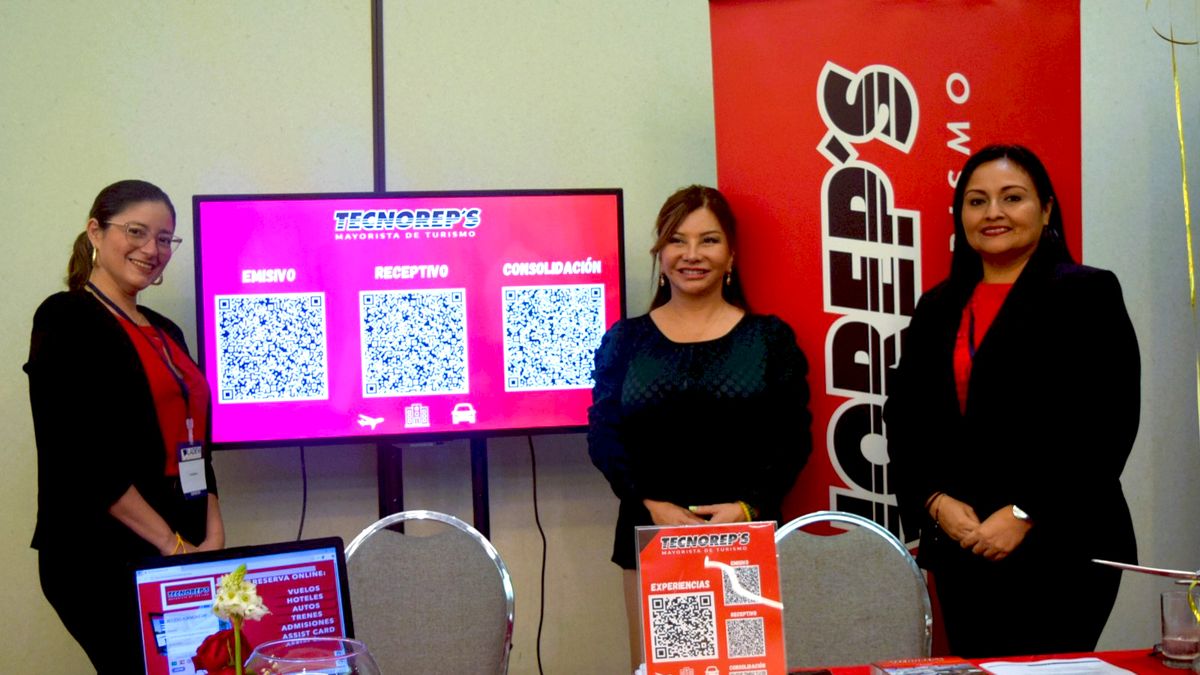 Equipo de Tecnoreps, encabezado por su CEO Patricia Elías (centro).