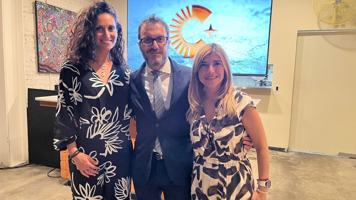 Claudia Tafuri y Roberto Pannozzo, ejecutiva senior de Ventas y CEO de Carrani Tours; y Adriana Farías, ejecutiva de Desarrollo de Ventas México de la compañía.