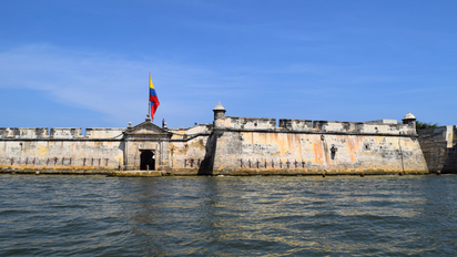 Cartagena destaca por su centro histórico rodeado de imponentes murallas.