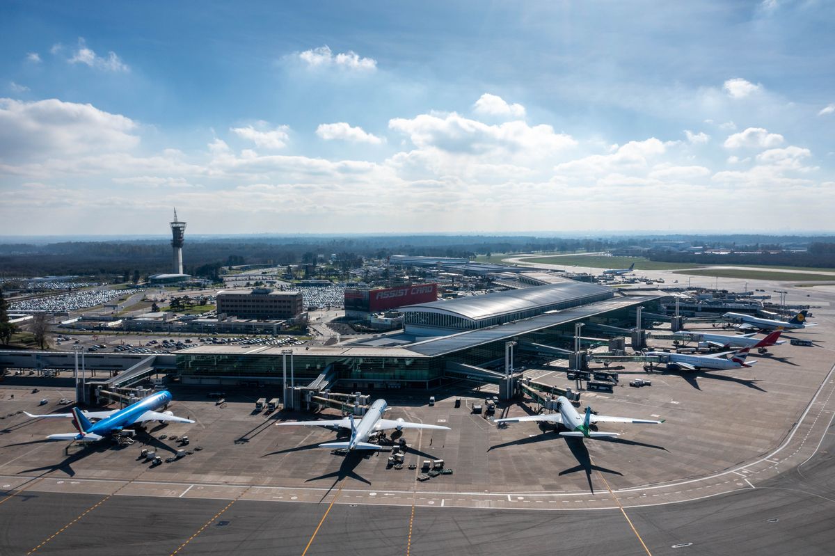 &iquest;La bajada del precio del Brent est&aacute; presionando a la baja el precio de los vuelos de las aerol&iacute;neas?