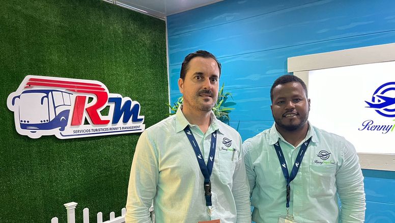 Rafael Navas y Adam Paguero representaron a Renny Travel en el DATE República Dominicana 2024.