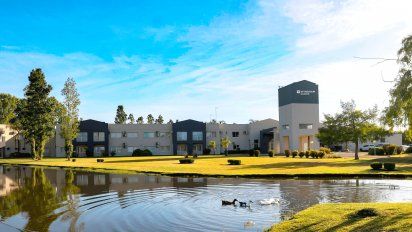 Los hoteles WyndhamGarden incluyen espacios flexibles para reuniones, atractivos lobbies, salonesacogedores y acceso a Internet de alta velocidad.