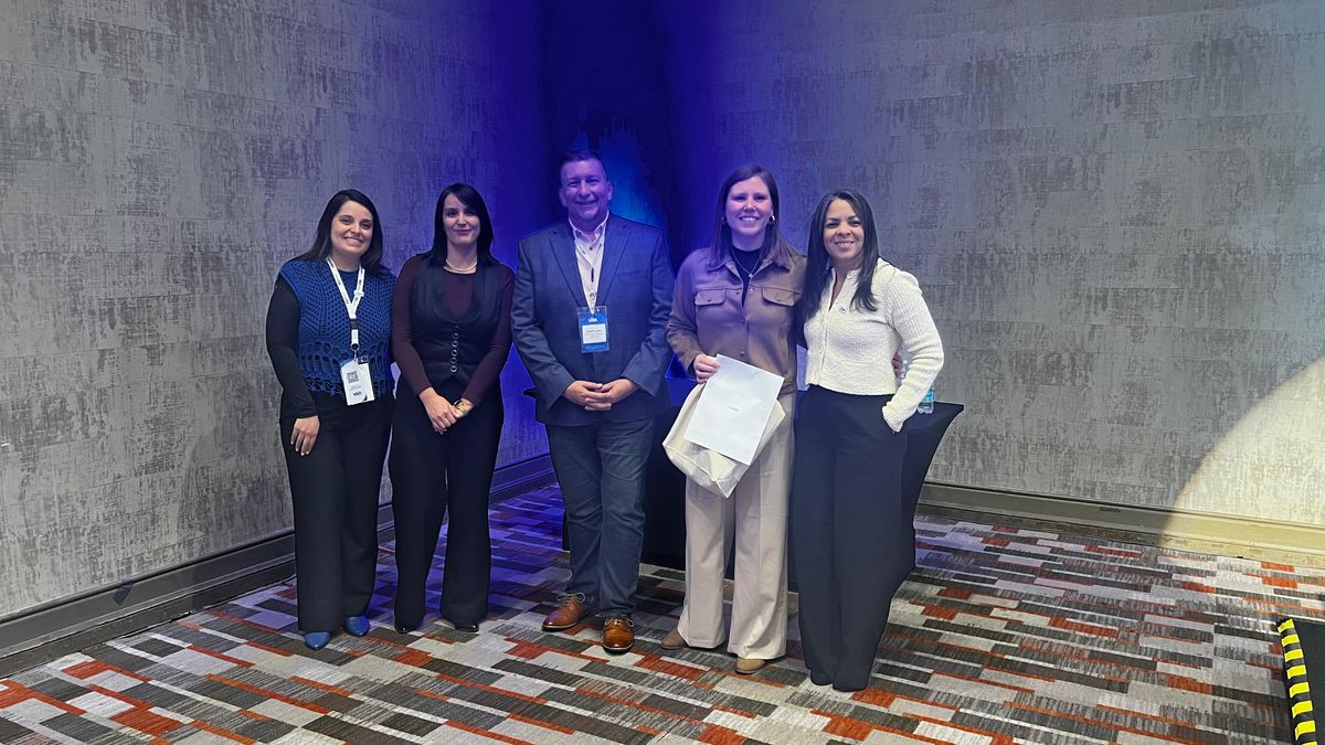 Al final de la capacitación de Brand USA se entregaron premios entre los agentes de viajes.