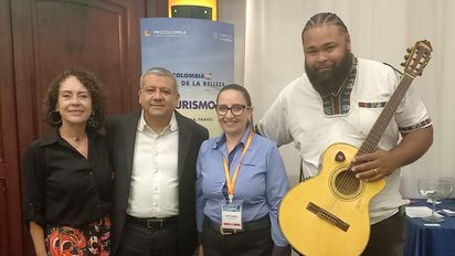 Cristina Osorio, directora ejecutiva de Cotelco Capítulo San Andrés y Providencia; Santiago Viera, director de ProColombia en Ecuador; Patricia Salinas, asesora de turismo de ProColombia; y el músico sanandresano Anthony Taylor.