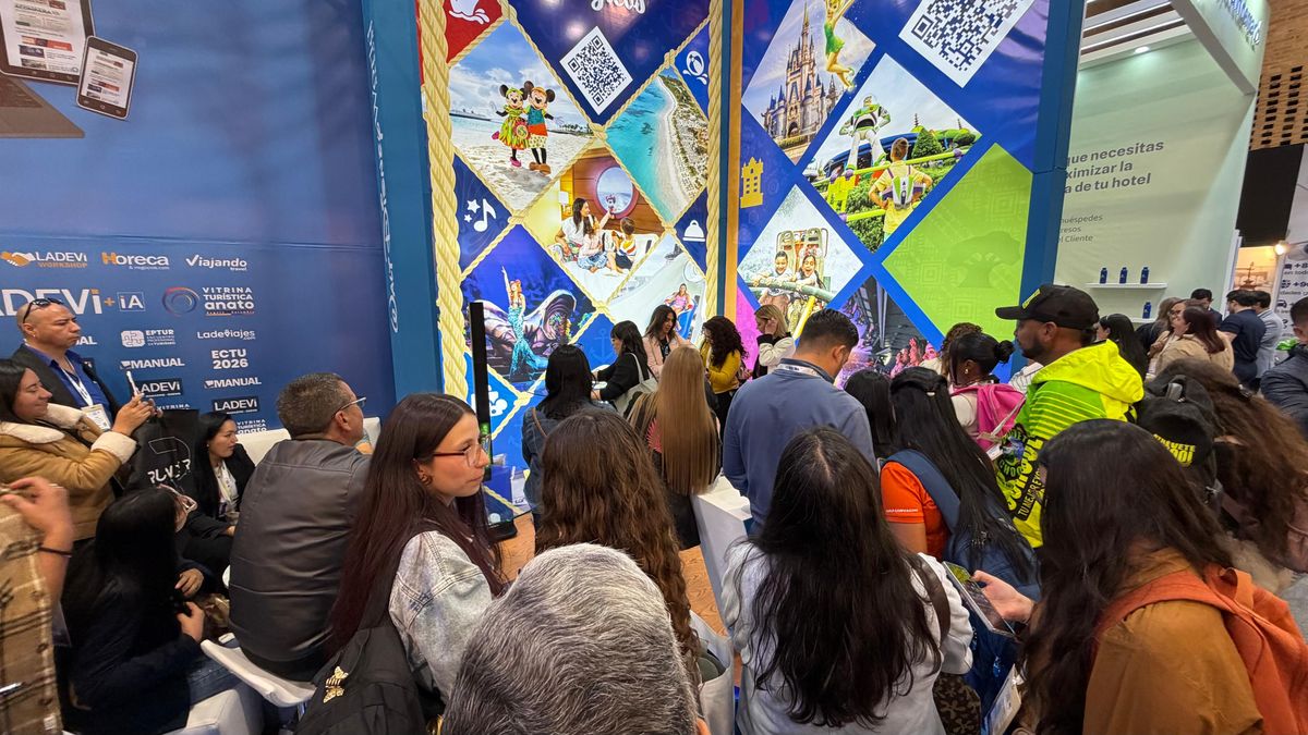 Sorteo de Disney en el stand de Ladevi reuni&oacute; a Agentes de Sue&ntilde;os en la Vitrina Tur&iacute;stica Anato 2026.