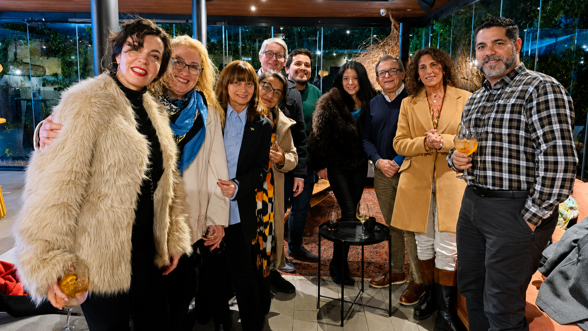Catherine Lira de Copa Airlines; Josianne Astorga de The Palace Resorts; Claudia Soto de la Oficina de Turismo de Jamaica; Marcela Olate de Viajes Mr. Trip; Aldo Valle de Achet; Ernesto Riquelme de TourMundial; Michelle Etchevers de Bahía Príncipe; Alexis Barriga de Travel Security; y Joyce Grossman de Sandals. Catherine Lira de Copa Airlines; Josianne Astorga de The Palace Resorts; Claudia Soto de la Oficina de Turismo de Jamaica; Marcela Olate de Viajes Mr. Trip; Aldo Valle de Achet; Ernesto Riquelme de TourMundial; Michelle Etchevers de Bahía Príncipe; Alexis Barriga de Travel Security; y Joyce Grossman de Sandals.