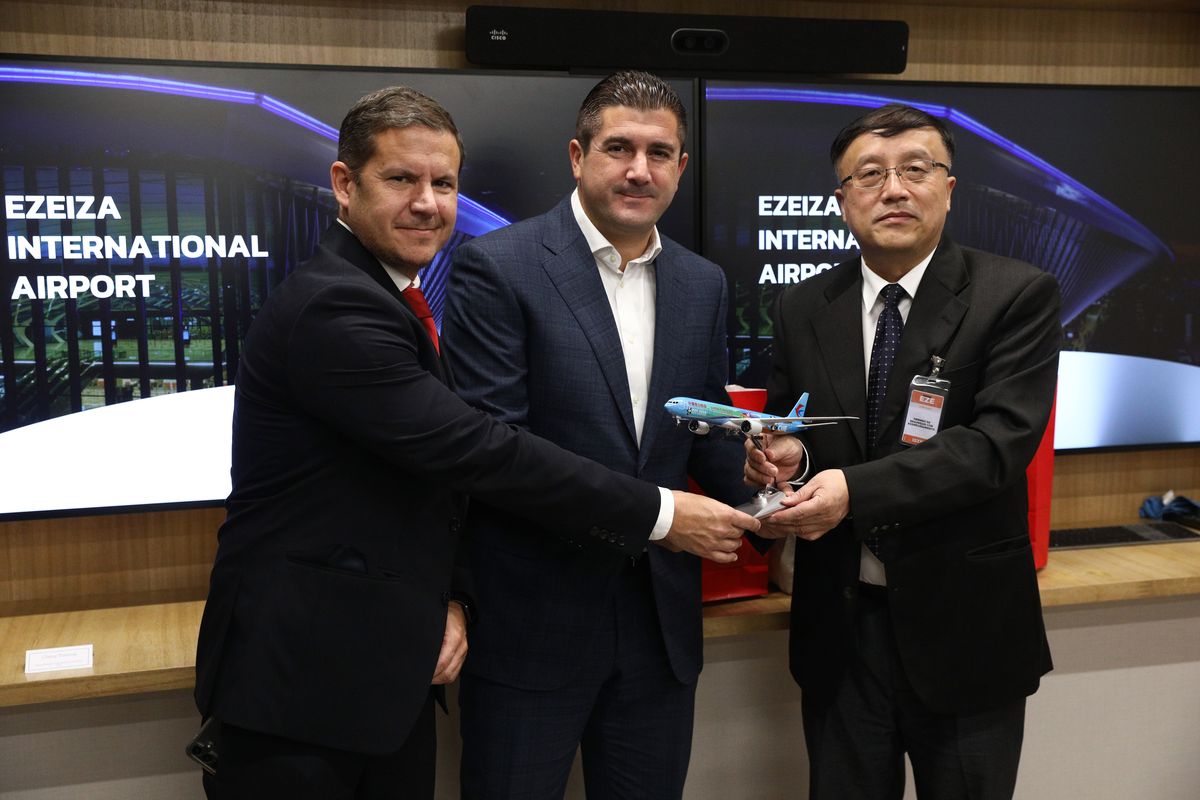 Aeropuertos Argentina recibió en Ezeiza a altos directivos de China Eastern Airlines.