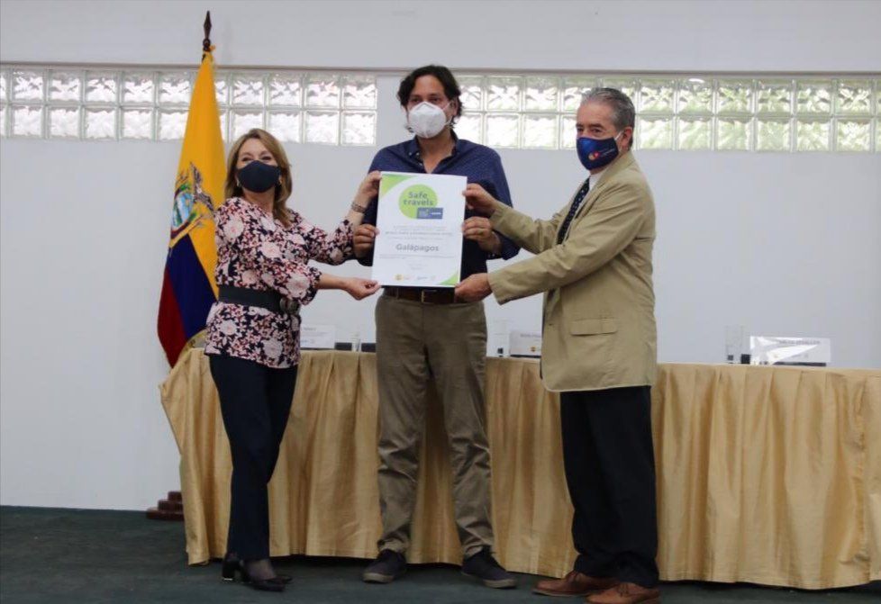 Entrega del Sello Viaje Seguro de WTTC a Galápagos
