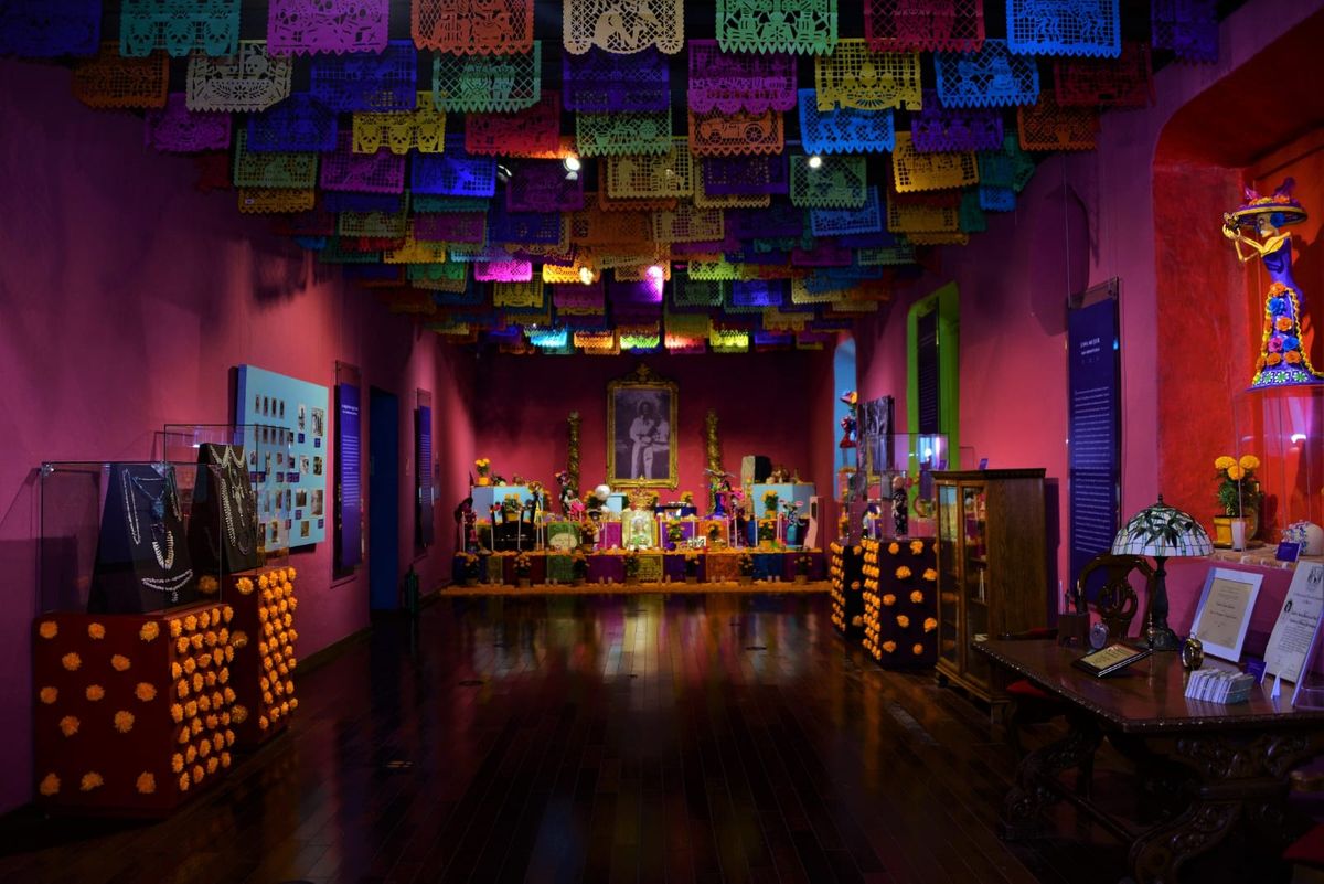 Actividades culturales destacan en el programa de Día de Muertos del barrio San Ángel de Ciudad de México.