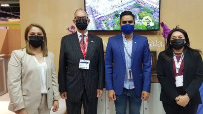 Lourdes Maldonado, directora de Marketing del Inguat; Mynor Arturo Cordón Lemus; Aníbal Samayoa; y Mónica Bolaños Pérez, embajadora de Guatemala en España.