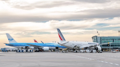 Dos aviones de Air France y KLM.