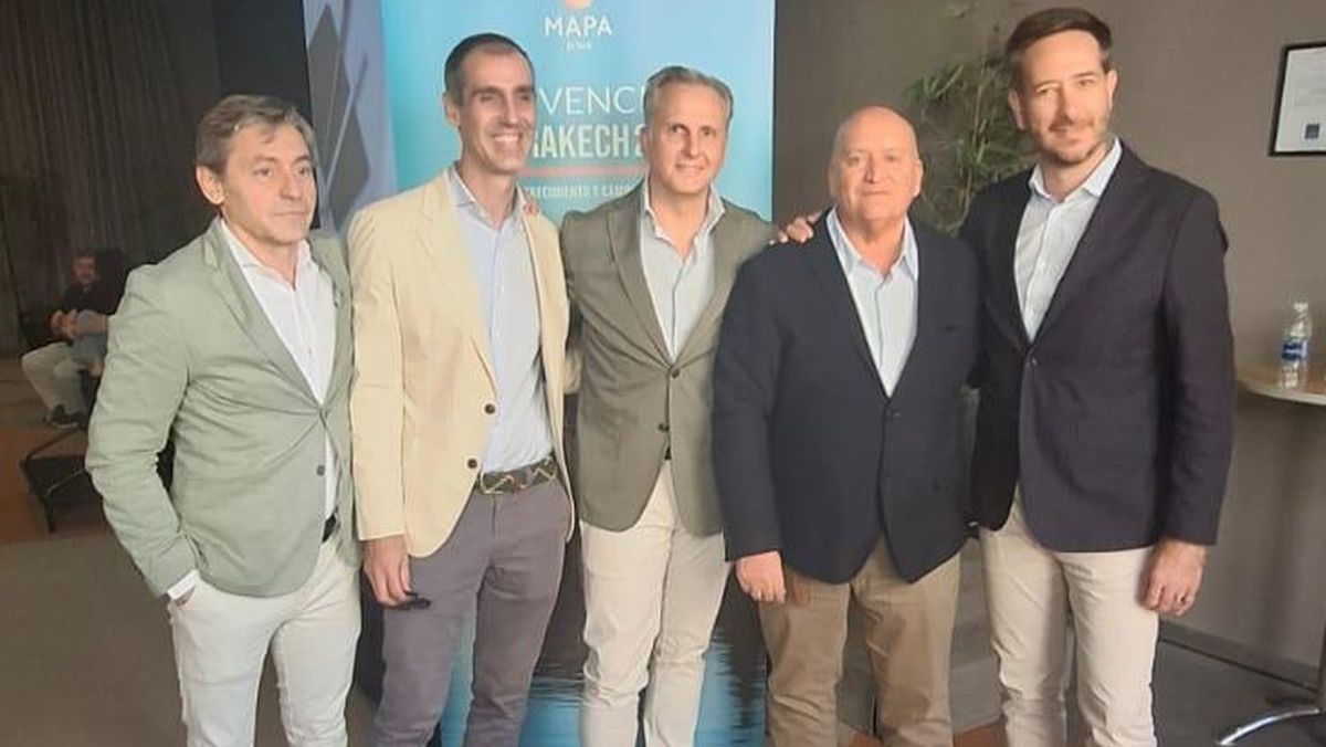 El equipo directivo de Mapaplus durante el destacado evento.