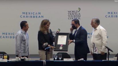 Reviva la entrega de la Presea CNET a Gloria Guevara Manzo